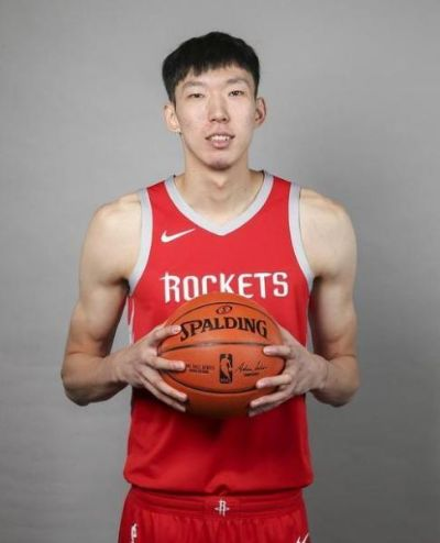 介绍周琦被NBA选中的秘密（他背后的故事让人感动）-第2张图片-www.211178.com_果博福布斯